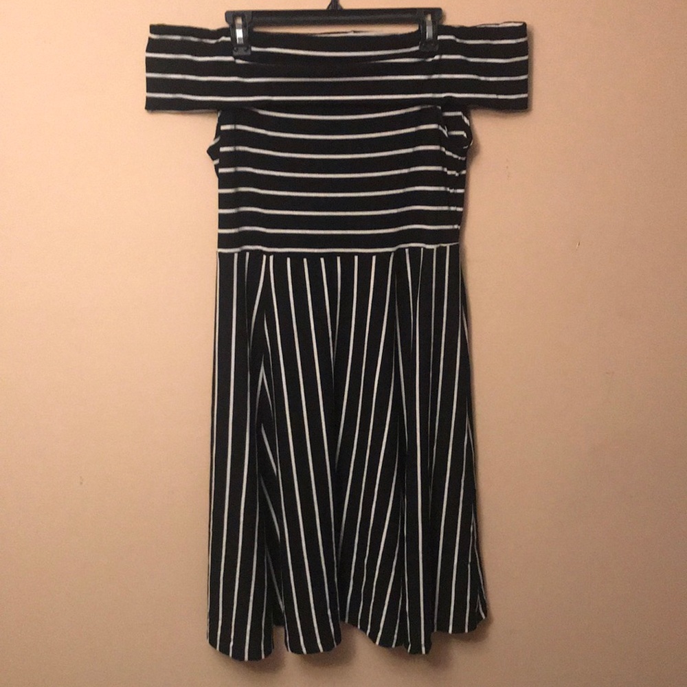 Black and white off shoulders dress